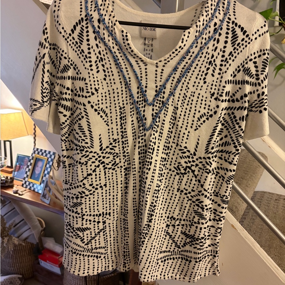 NIC+ZOE Black and White Short Sleeve Top with Blue Accents
